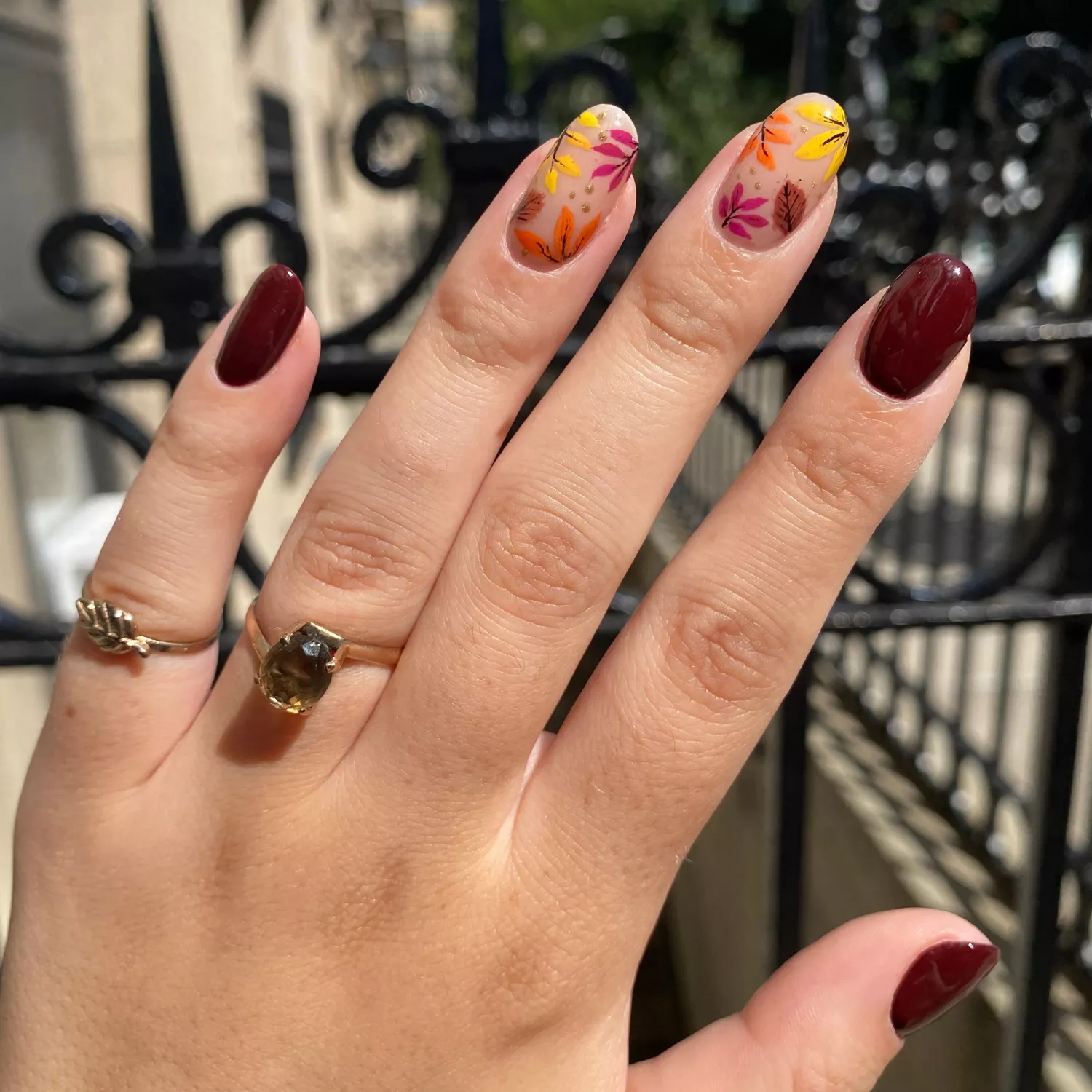 Manicure with Autumn Leaves: Fashion Trends for the 2024 Season