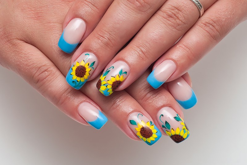 Красивые и нежные цветочные дизайны ногтей