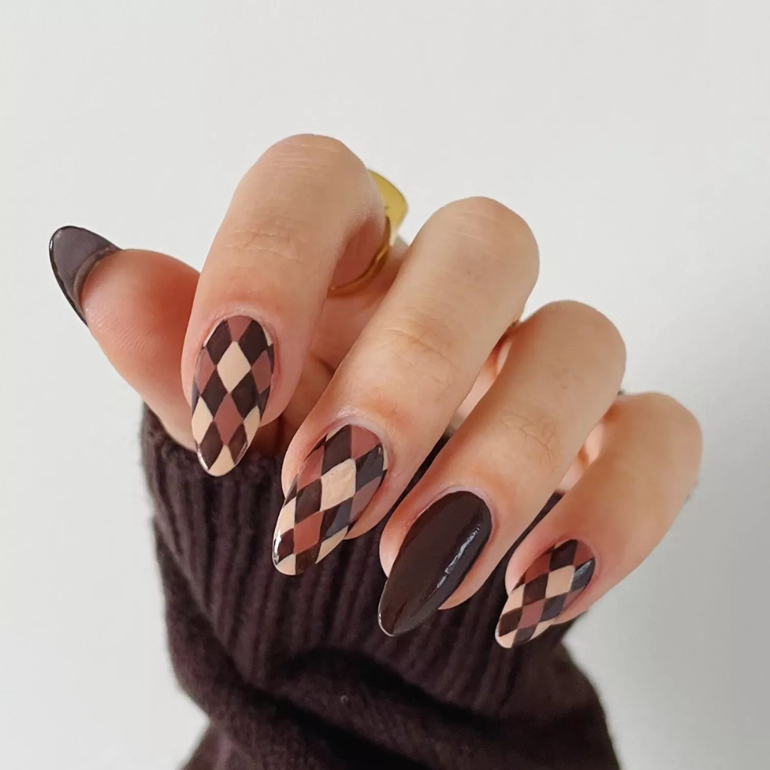 Top 8 Autumn Nail Designs for Almond Nails 2024