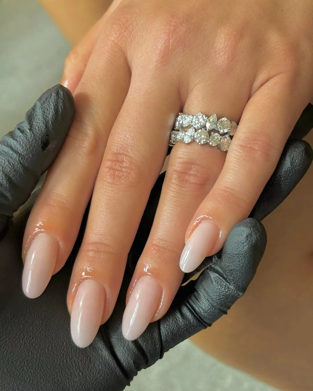 Vanilla French manicure: the most delicate ideas that are always on trend