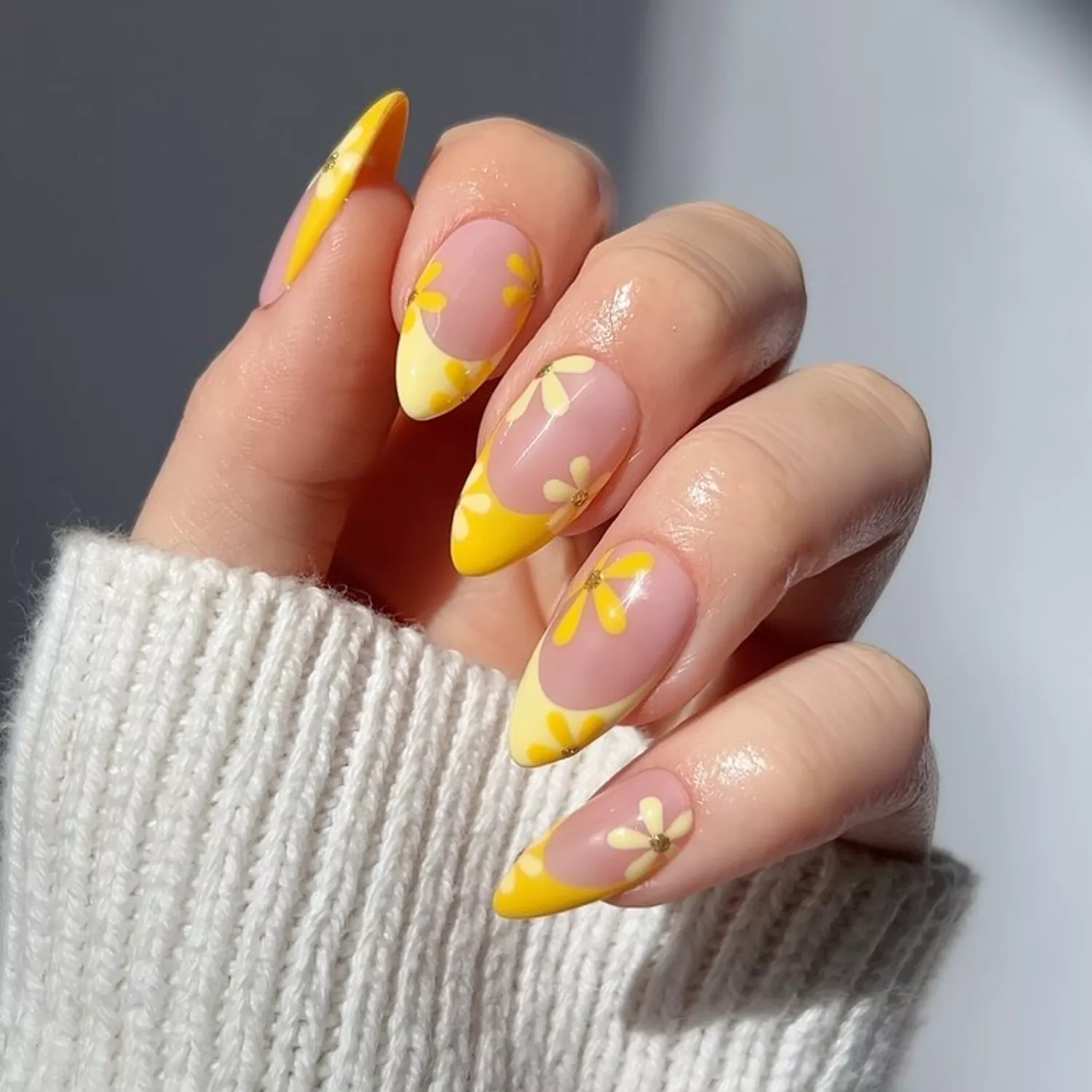 Manicure yellow French with design: new and stylish ideas for summer