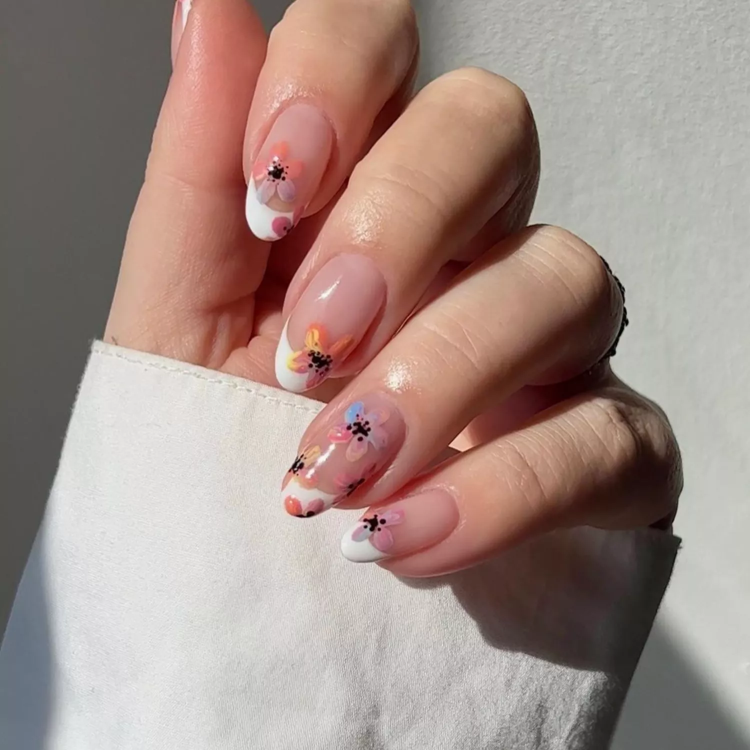 Trendy French manicure for July 2024: 15 trendy and summer ideas