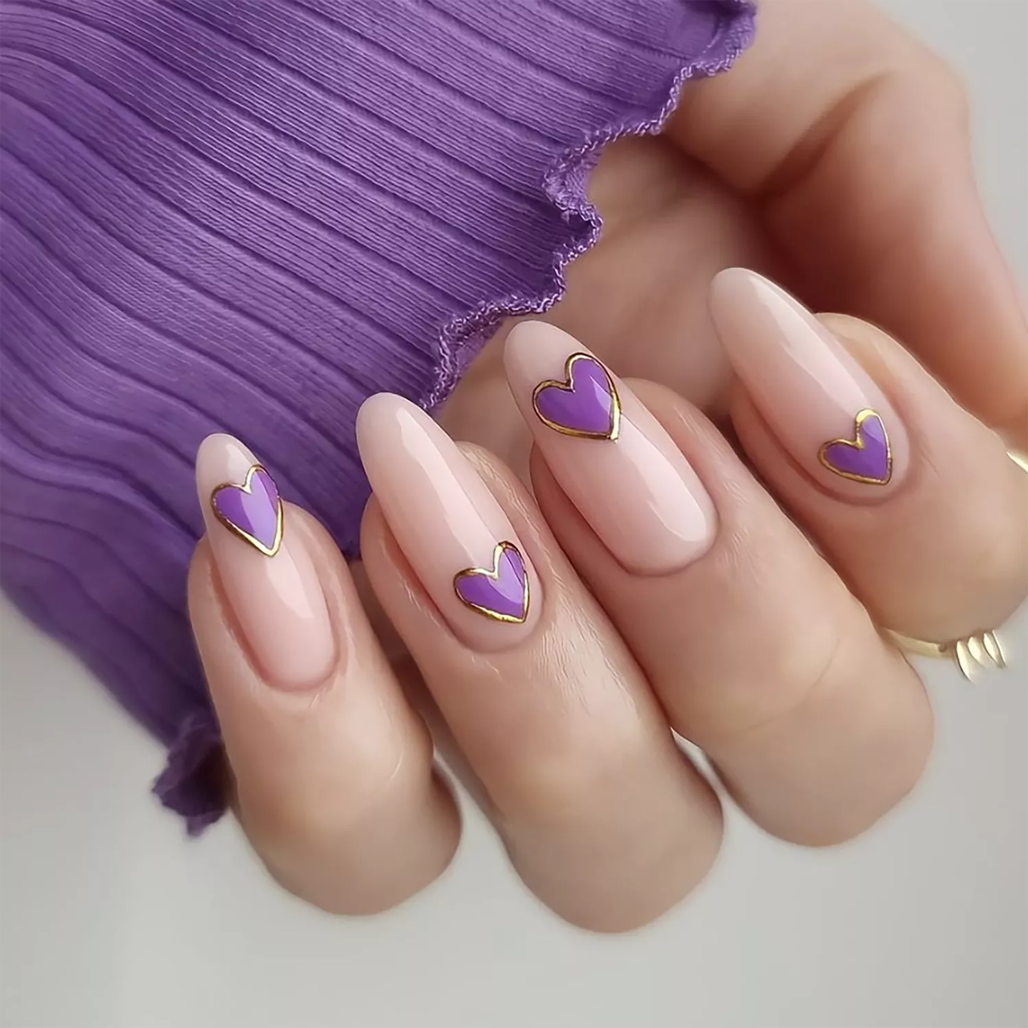 Lilac and lavender manicure: the trend for summer-2024