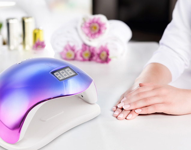 You can't stand it if your gel polish stings when drying in the lamp! Find out why