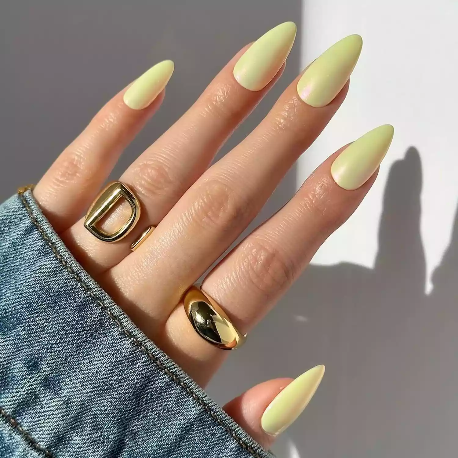 On-trend manicure for almond-shaped nails for summer 2024: 16 freshest ideas